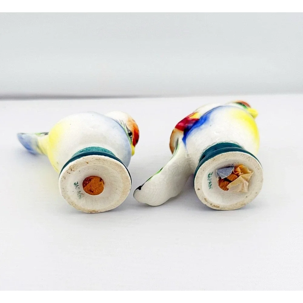 Vintage 1950's-60's Japanese hand painted birds salt & pepper shakers.